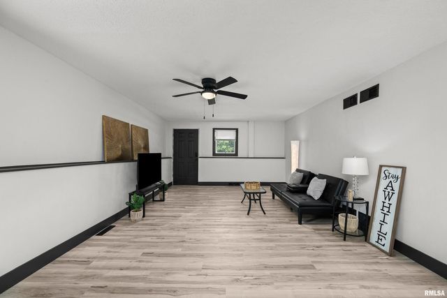 2400 24TH Street, Rock Island, IL 61201