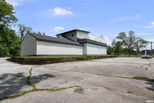 2400 24TH Street, Rock Island, IL 61201