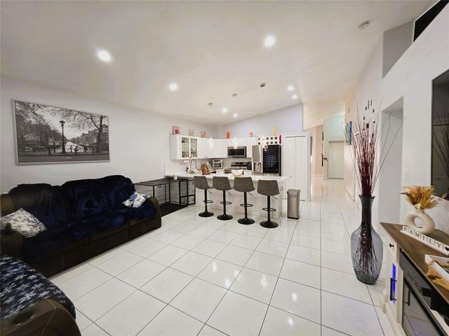 8771 NW 141st Ter, Miami Lakes, FL 33018