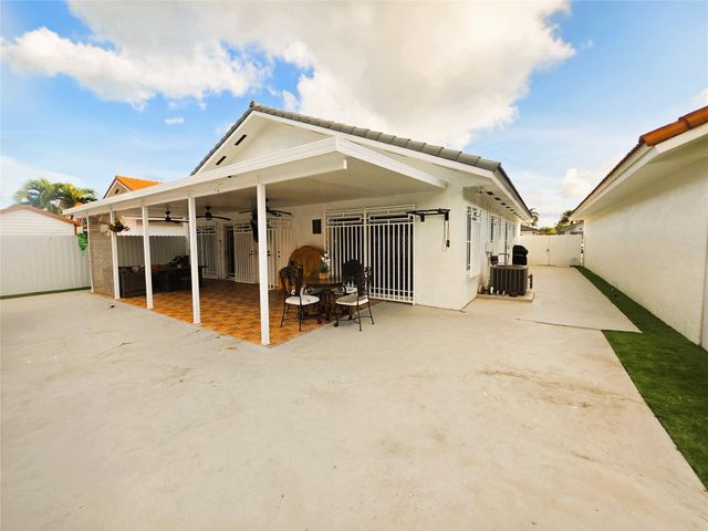 8771 NW 141st Ter, Miami Lakes, FL 33018