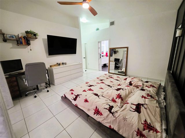 8771 NW 141st Ter, Miami Lakes, FL 33018