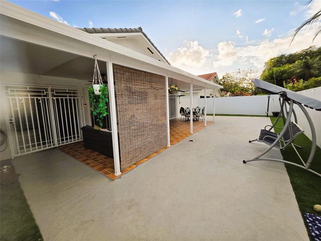 8771 NW 141st Ter, Miami Lakes, FL 33018