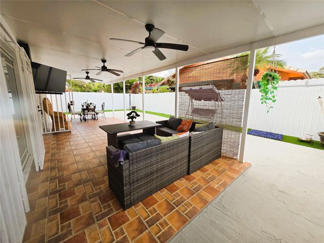 8771 NW 141st Ter, Miami Lakes, FL 33018