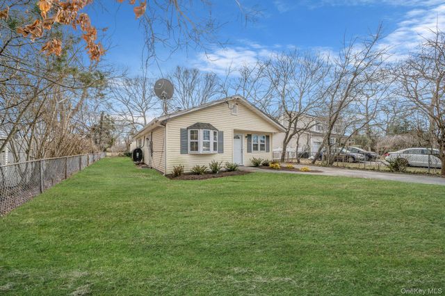 38 Manor Drive, Shirley, NY 11967