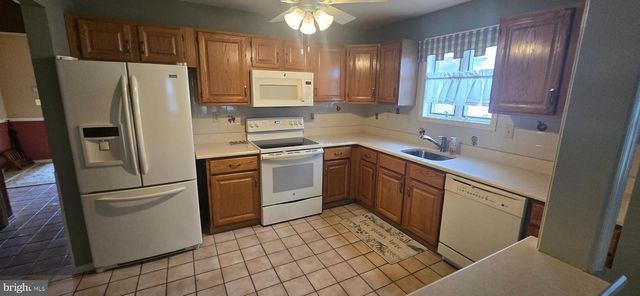 117 CARRIAGE HILL CT, Columbus, NJ 08022