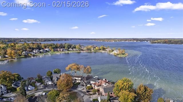 2136 Brock Street, Keego Harbor, MI 48320