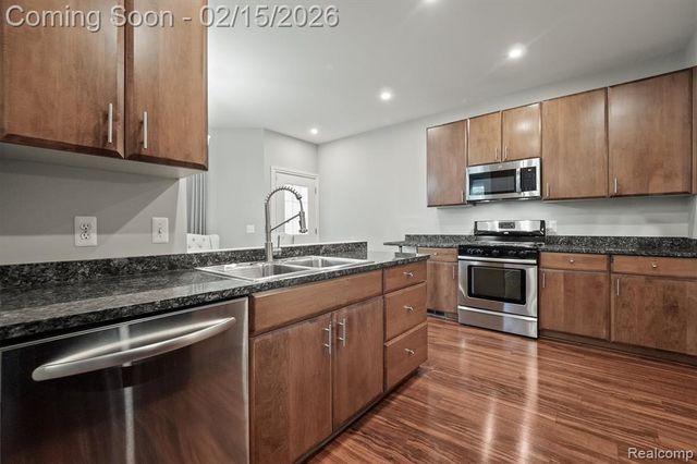 2136 Brock Street, Keego Harbor, MI 48320