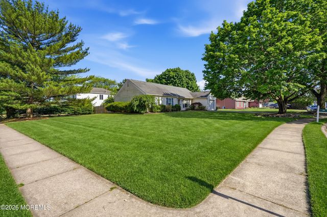 881 Eaglehurst Court, Toms River, NJ 08753