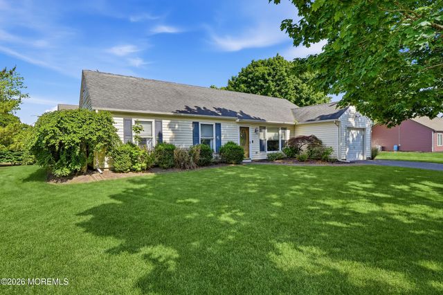 881 Eaglehurst Court, Toms River, NJ 08753