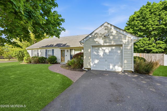 881 Eaglehurst Court, Toms River, NJ 08753