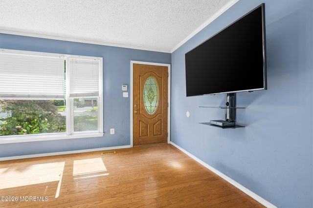 881 Eaglehurst Court, Toms River, NJ 08753