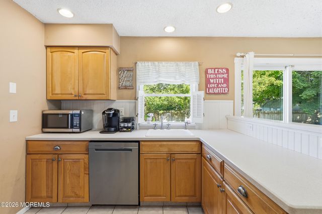 881 Eaglehurst Court, Toms River, NJ 08753