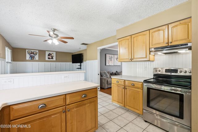 881 Eaglehurst Court, Toms River, NJ 08753
