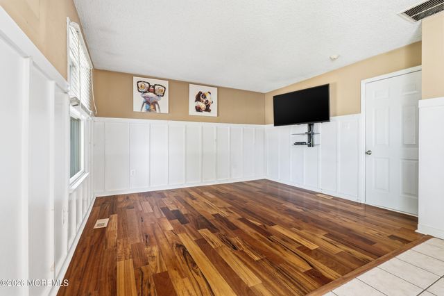 881 Eaglehurst Court, Toms River, NJ 08753