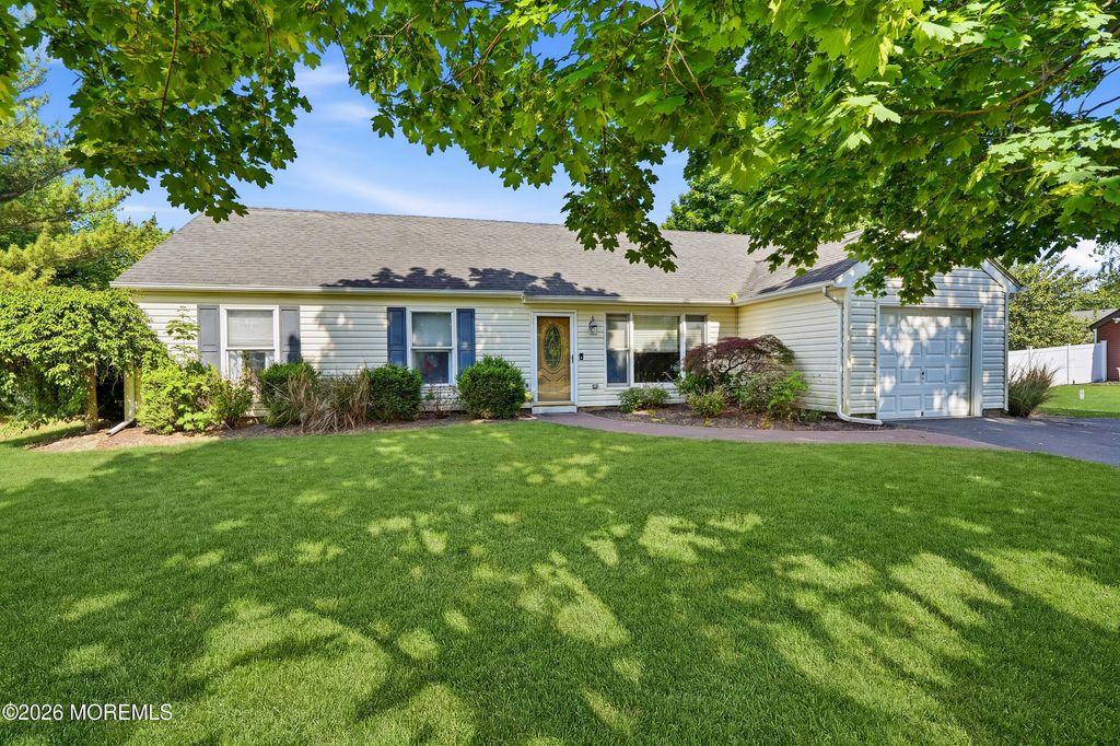 881 Eaglehurst Court, Toms River, NJ 08753