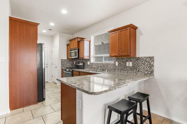 8924 Mission Ridge Drive NW, Albuquerque, NM 87114