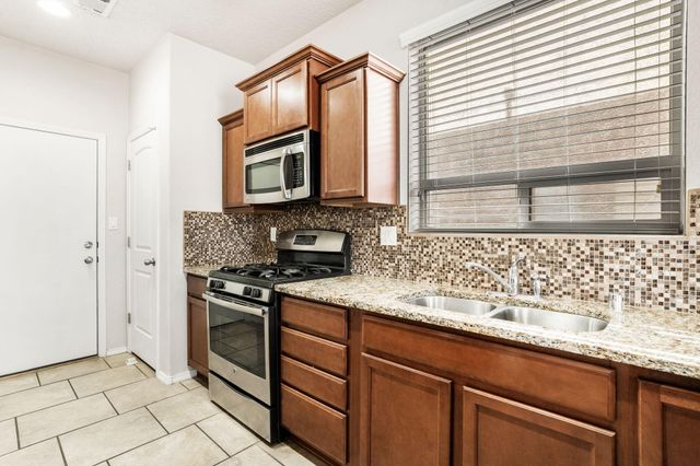 8924 Mission Ridge Drive NW, Albuquerque, NM 87114