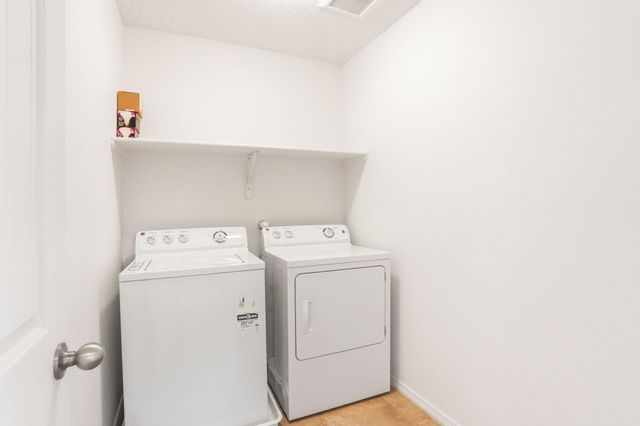 8924 Mission Ridge Drive NW, Albuquerque, NM 87114