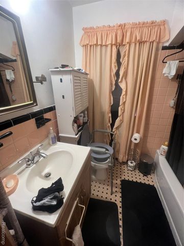 17665 Runyon Street, Detroit, MI 48234