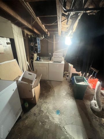 17665 Runyon Street, Detroit, MI 48234