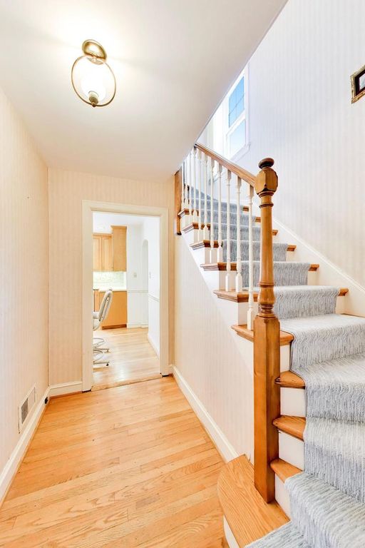 215 S Hi Lusi Avenue, Mount Prospect, IL 60056 — photo 5