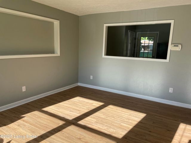 7602 Randy Ct, Louisville, KY 40258