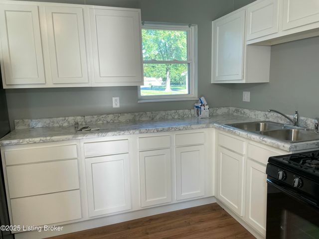 7602 Randy Ct, Louisville, KY 40258