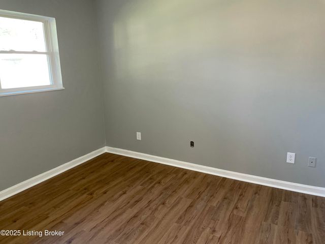 7602 Randy Ct, Louisville, KY 40258