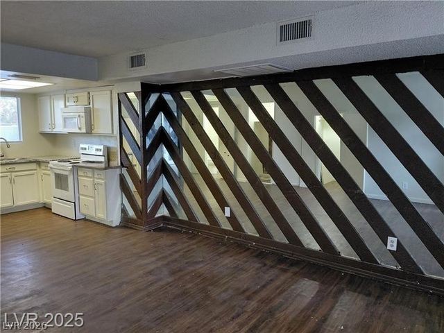 1336 North JONES Boulevard, Las Vegas, NV 89108