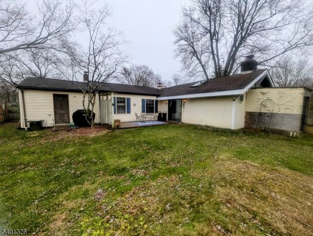 2 Presidential Dr, Washington Boro, NJ 07882