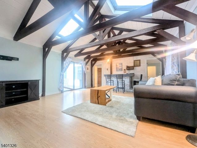 2 Presidential Dr, Washington Boro, NJ 07882