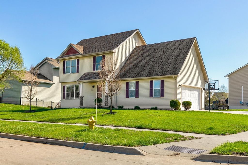 105 SE Kellerman Lane, Waukee, IA 50263