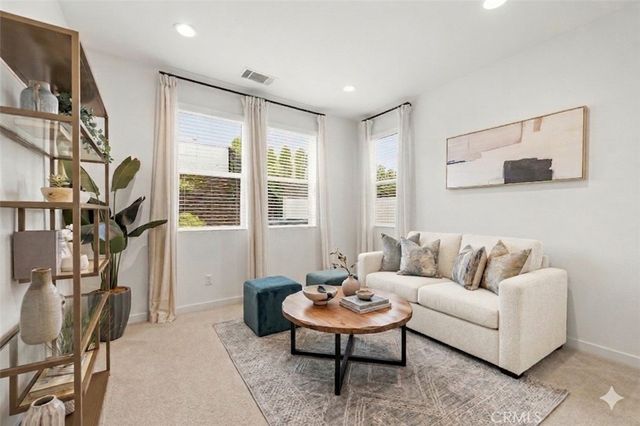 18135 Tableau Way, Saugus, CA 91350