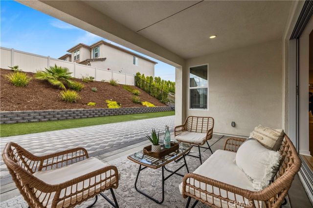 18135 Tableau Way, Saugus, CA 91350