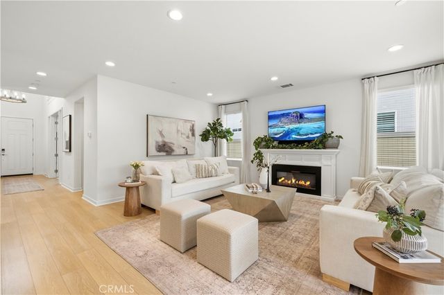 18135 Tableau Way, Saugus, CA 91350