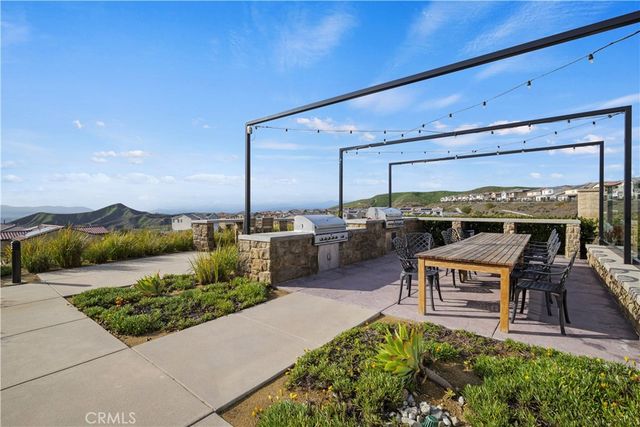 18135 Tableau Way, Saugus, CA 91350
