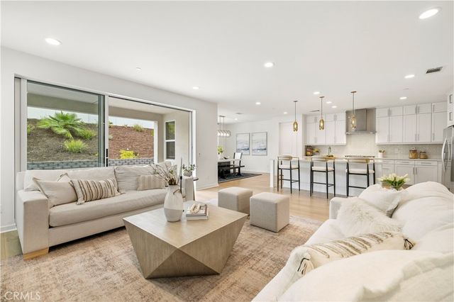 18135 Tableau Way, Saugus, CA 91350