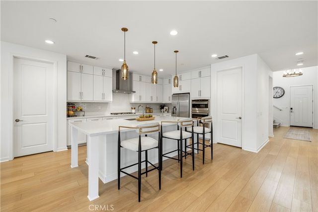 18135 Tableau Way, Saugus, CA 91350