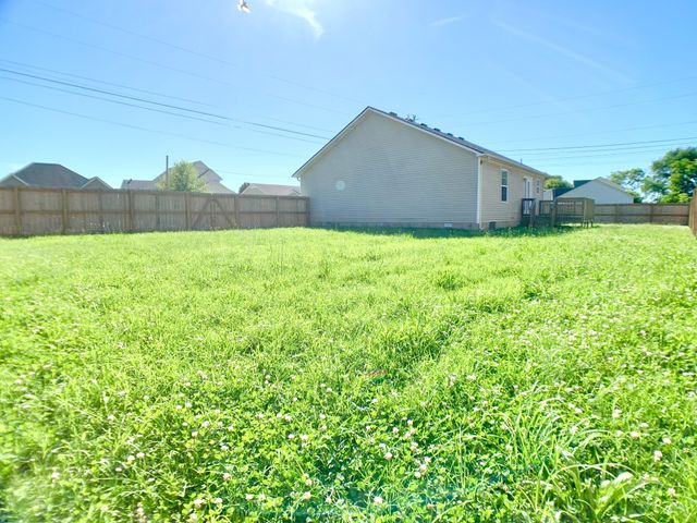118 N Cavalcade Cir, Oak Grove, KY 42262