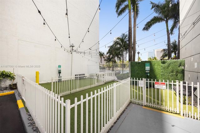 690 SW 1st Ct PHI10, Miami, FL 33130