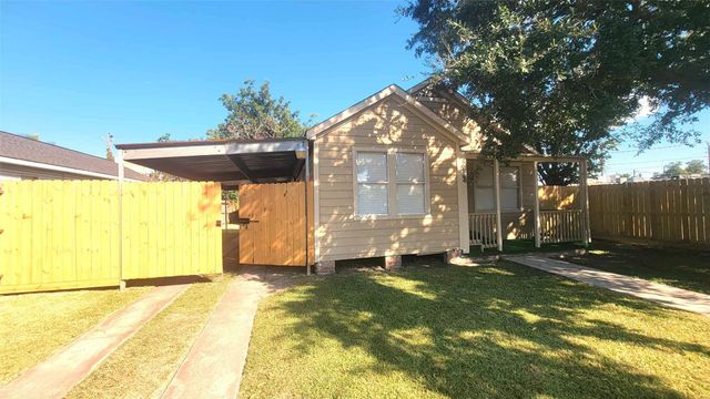 1016 N Commerce Street, Baytown, TX 77520