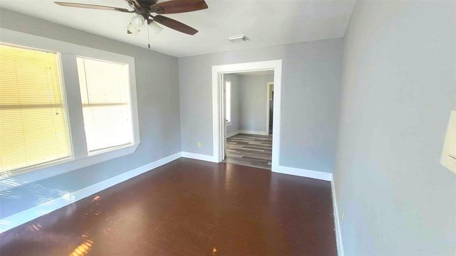 1016 N Commerce Street, Baytown, TX 77520
