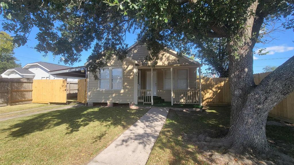 1016 N Commerce Street, Baytown, TX 77520