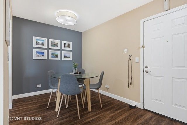 45 Kensington Circle 105, Wheaton, IL 60189