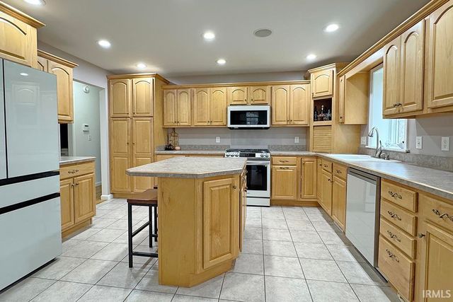 10451 Cottage Grove Drive, Middlebury, IN 46540