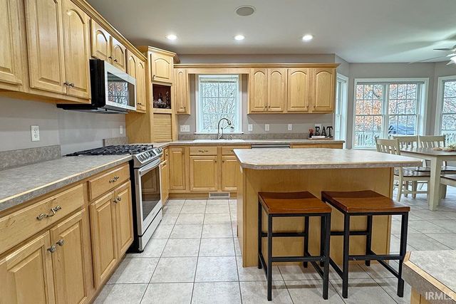 10451 Cottage Grove Drive, Middlebury, IN 46540