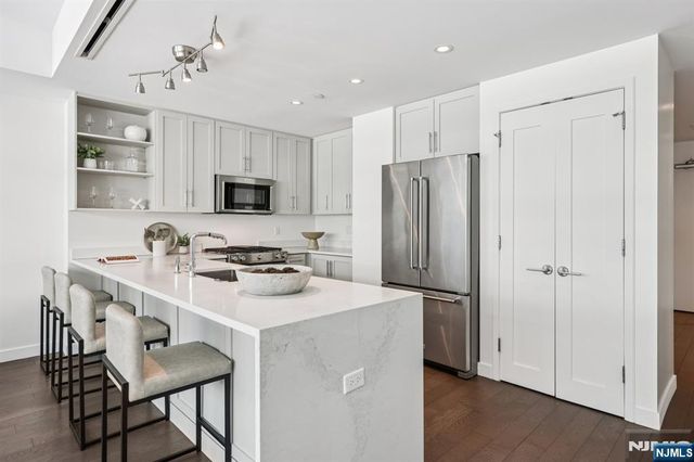 800 Ave At Port Imperial Boulevard 416, Weehawken, NJ 07086