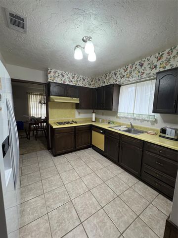 12518 Huntington Field Drive, Houston, TX 77099