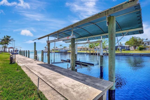 250 BANGSBERG ROAD SE, Port Charlotte, FL 33952