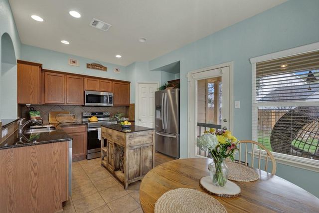 2210 Meadow View DR, San Marcos, TX 78666